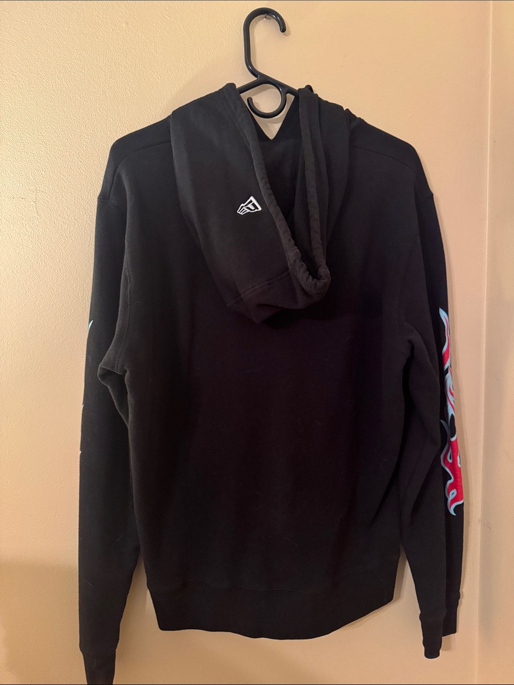 New Era Black Hoodie with White NY Logo and Blue-Pink Flame Graphics - Picture 2 of 2